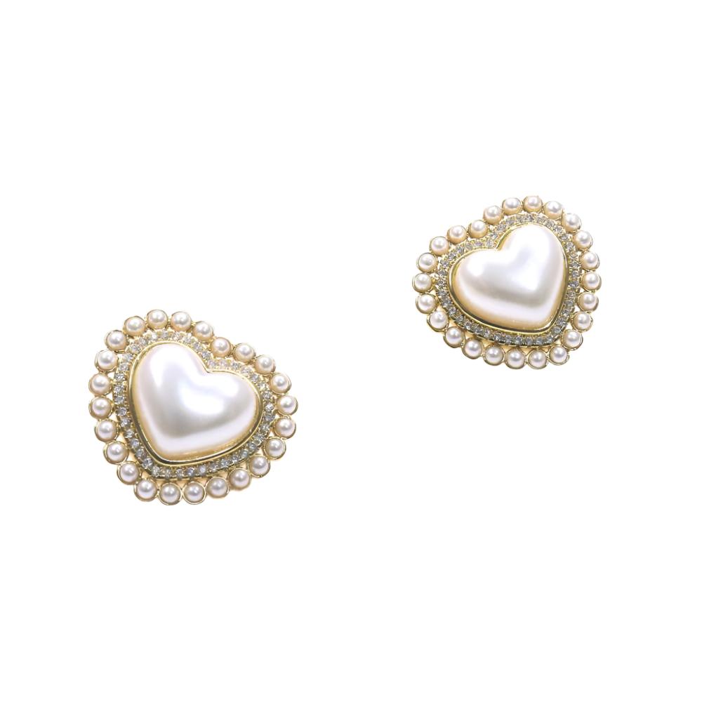 Heart-shaped BIG LOVE PEARLS EARRING with gold trim and surrounding pearls, elegant and timeless design