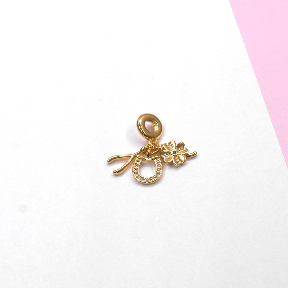 Golden LUCKY CHARM pendant featuring a horseshoe and four-leaf clover for good luck and fortune