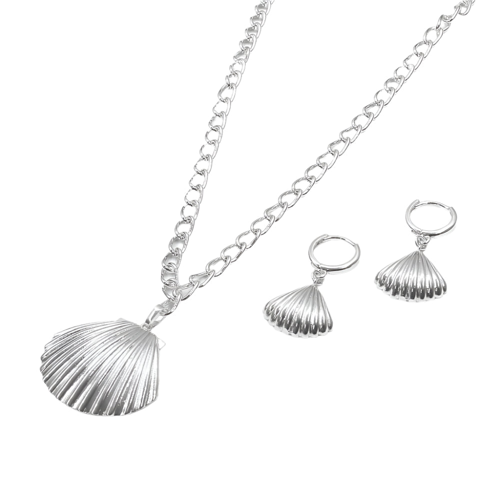 Silver seashell necklace and CONCHA DE MAR SET earrings set with detailed shell charms
