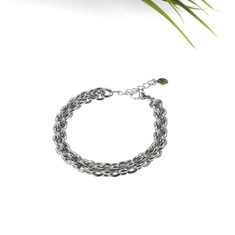 Stainless steel rolo link bracelet with sleek, durable design and adjustable clasp