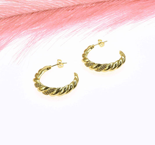 TWISTED LINK HOOP