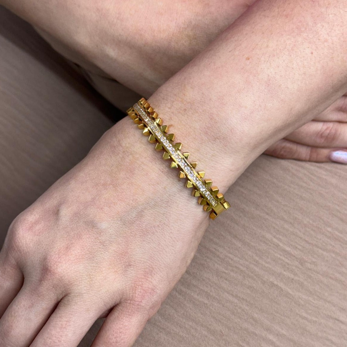 SHINE SPIKE BANGLE