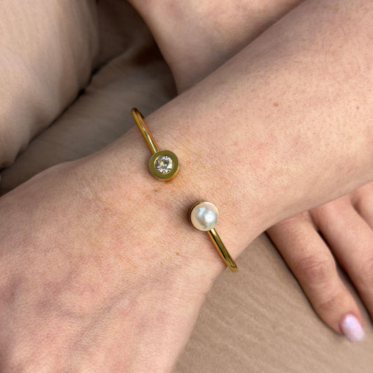 PEARL AND ZIRCONIA GOLDEN BANGLE