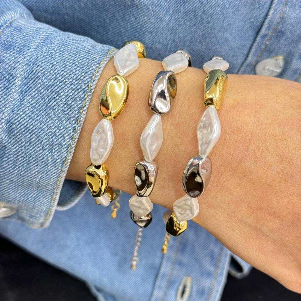 ABSTRACT PEARLS BRACELET