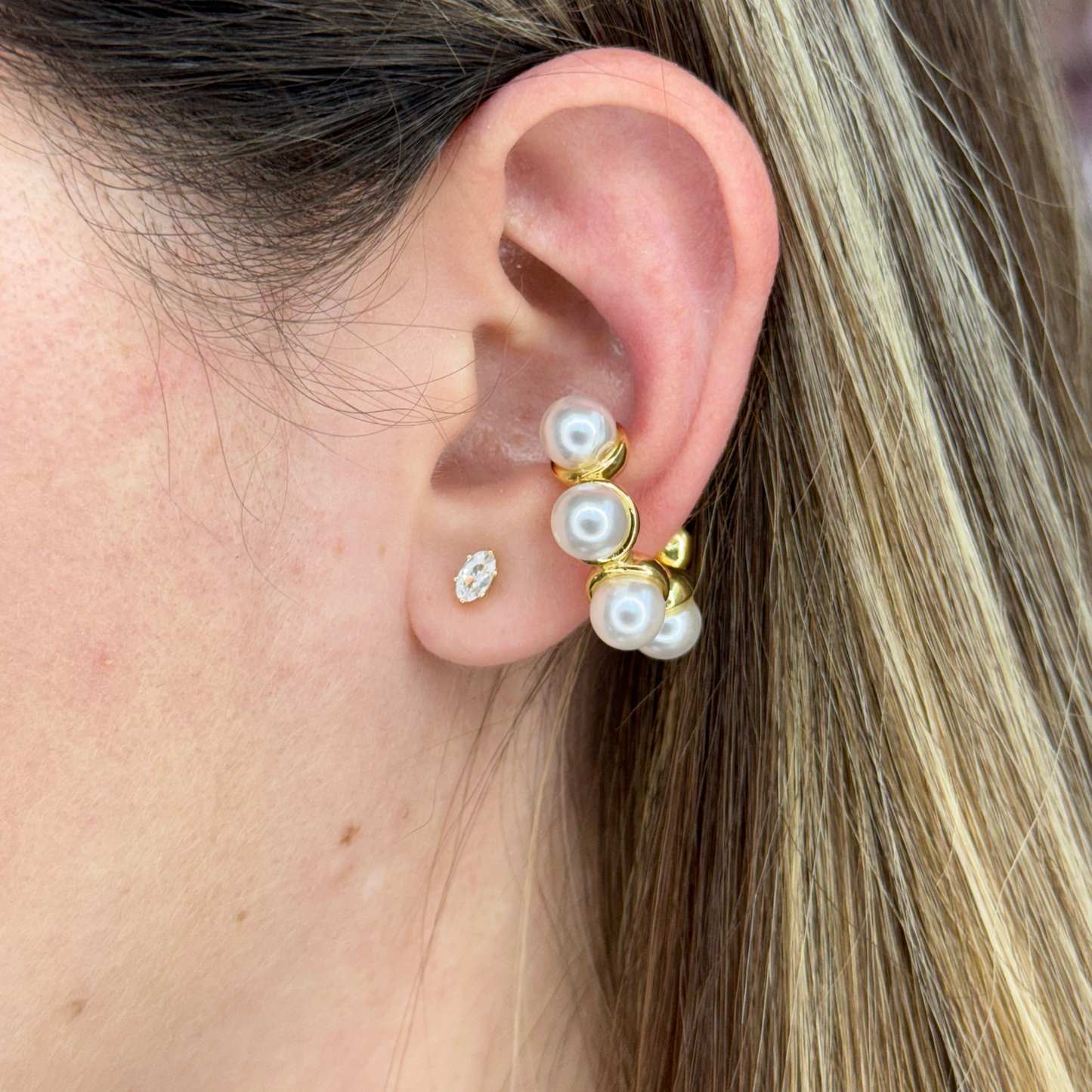 CHUNKY PEARLS EARUCFF
