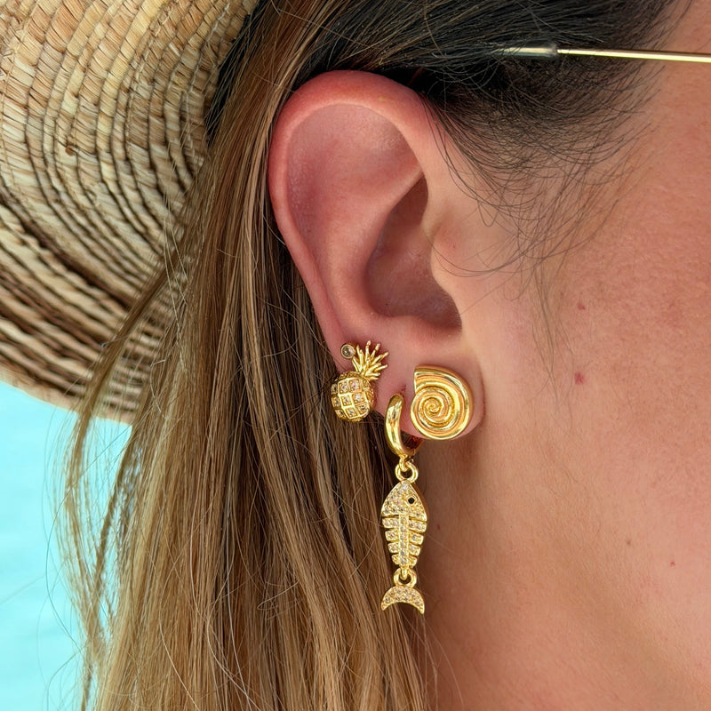 Gold pineapple stud earring