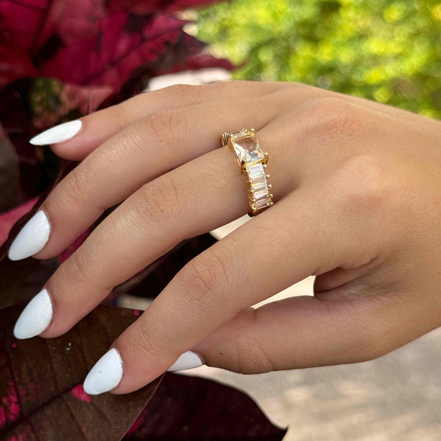 RING CLEAR STONES