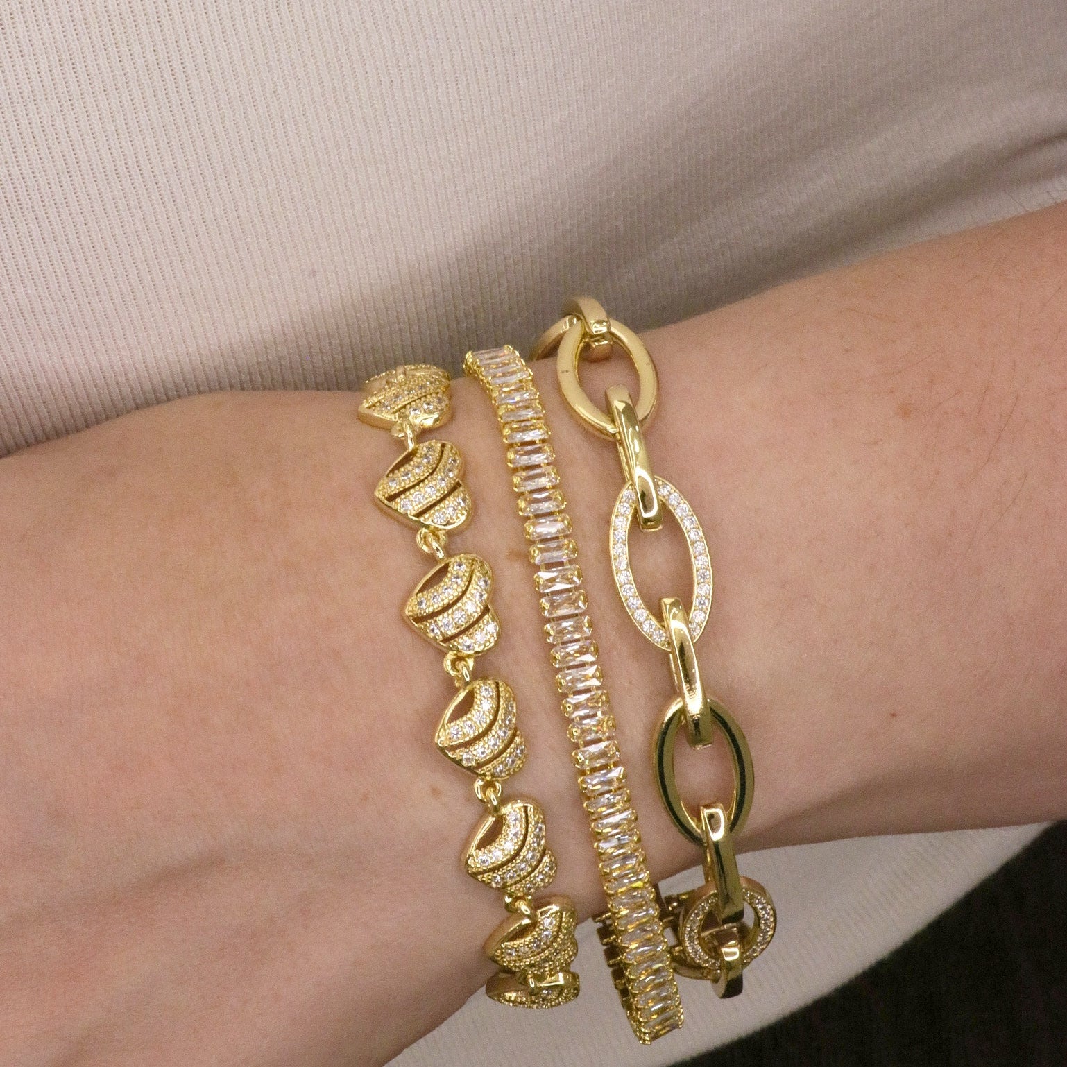 Gold Alternating Oval Pavé Bracelet Secondary image