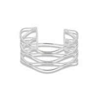 Adjustable chunky bracelet with fluid lines