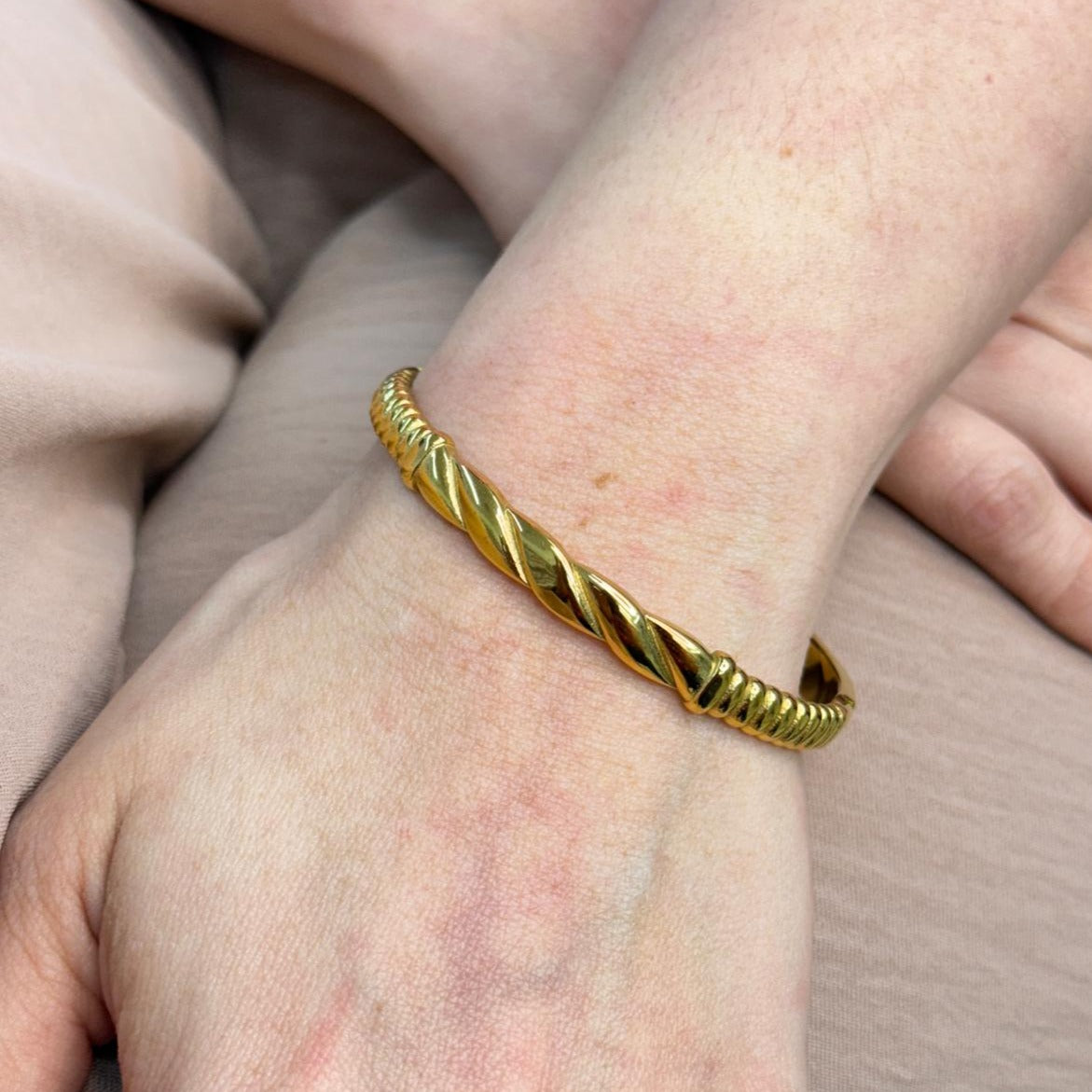GOLDEN BANGLE