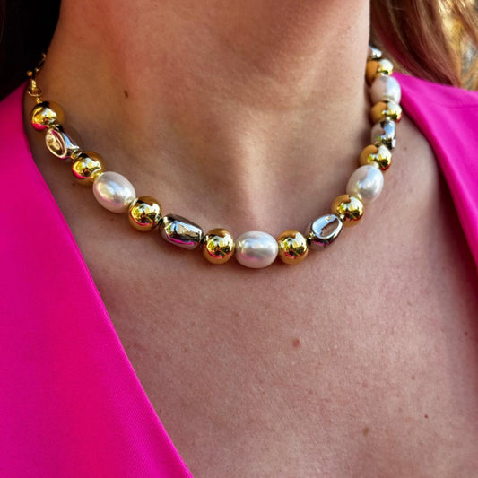 ABSTRAC PEARL CHAIN