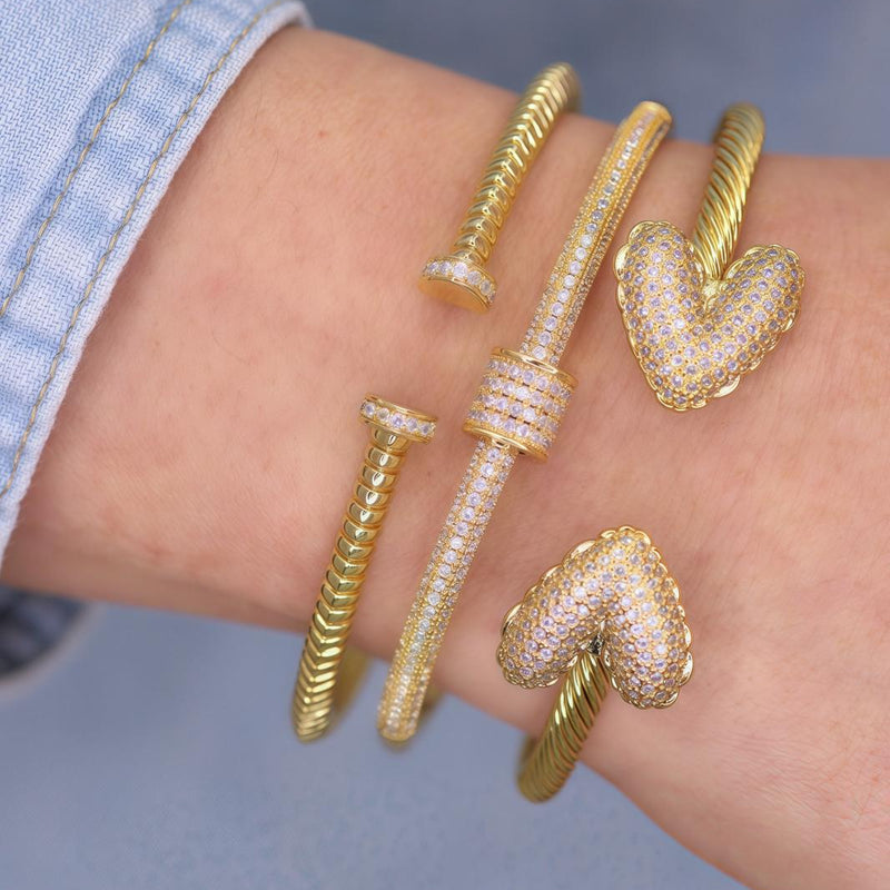 Bracelet open cable bangle with pavé heart ends